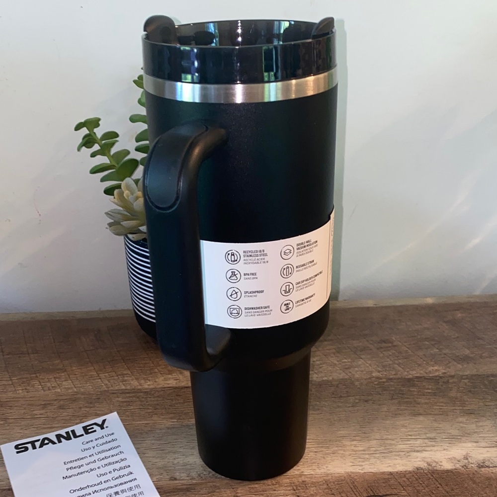 Stanley Black Quencher H2.0 FlowState Tumbler 40oz NWB - Picture 11 of 13